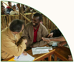 Dr. Langenbahn und Distriktgouverneur Sheik Aman vereinbaren die Gründung eines Kaffee-Trainingszentrums in Gololcha